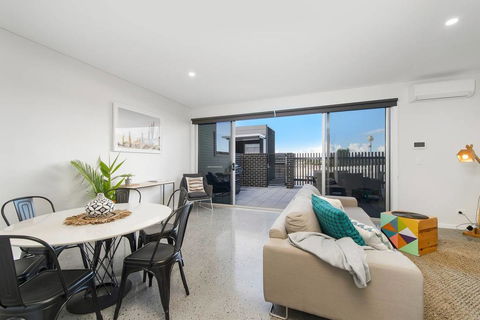 G149 - Apt 2 - Travel Agents 2
