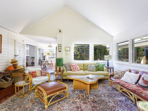 Garden Cottage - Travel Agents 2