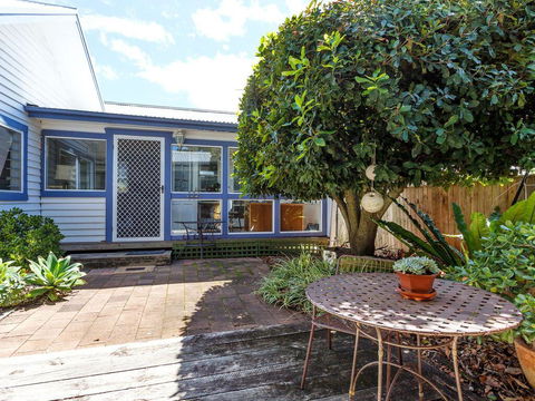 Garden Cottage - Travel Agents 1