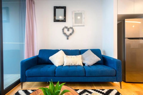 Glamorous RiverView Spacious 1BR - Tourism Guide 0