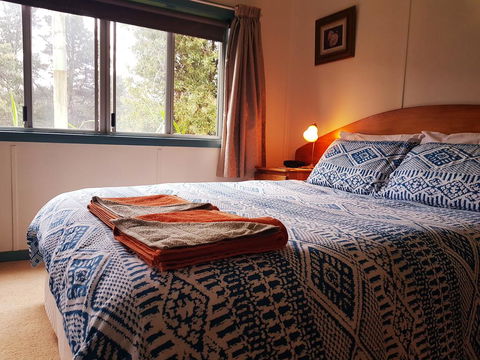 Glenbrook House & Cottage - Travel Search 3