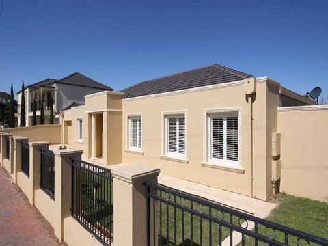 Glenelg Private Studio - Tourism Guide 0