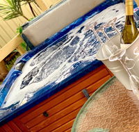 Glenway House Spa Oasis Rockingham - Travel Agents