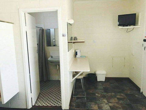 Glossop Motel - Travel Search 1