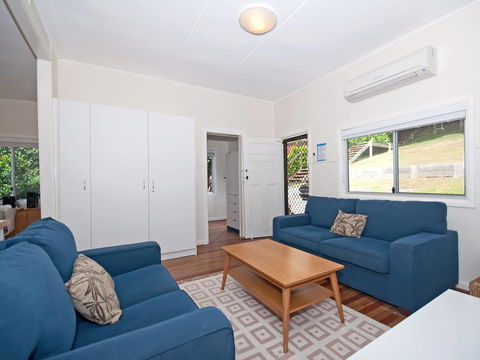 Gloucester Street, 04, Frangipani - Cruises Travel 1