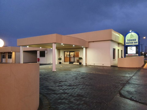 Golden Chain Tower Motor Inn - Tourism Guide 1