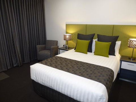 Golden Chain Tower Motor Inn - Tourism Guide 0