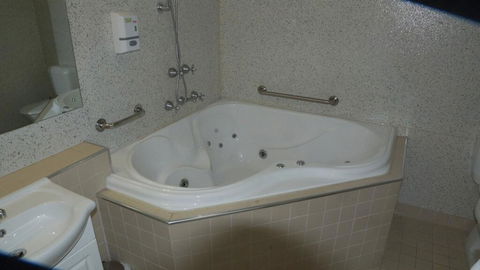 Golden Leaf Motel - Travel Search 1