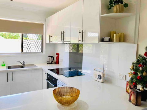 Goldie Apartment - Travel Search 3