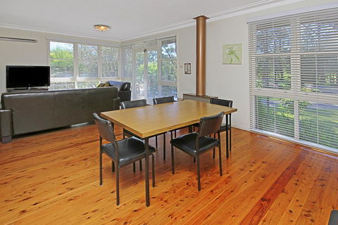 GOLF 39 MOLLYMOOK BEACH - Travel Search 1