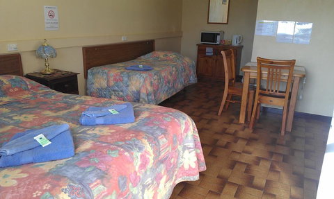 Goolgowi Highway Motel - Travel Search 3