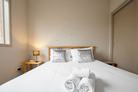 Gorgeous 4BR Home In Point Cook - Travel Agents 2