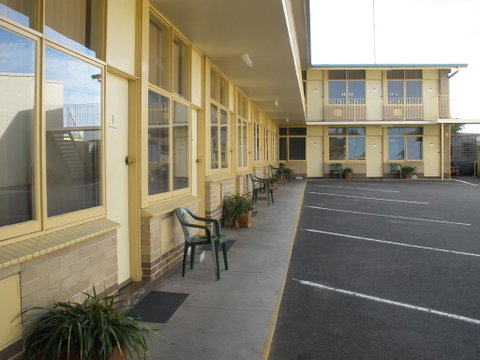 Grand Central Motel - Tourism Guide 0