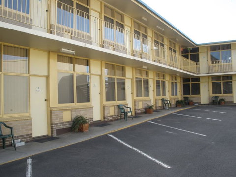 Grand Central Motel - Tourism Guide 1