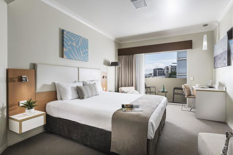 Grand Hotel And Apartments Townsville - Cruises Travel 2