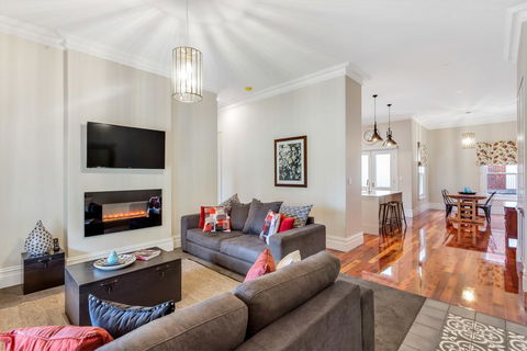 Grandview Accommodation - The Flaxley Apartments - Travel Search 3