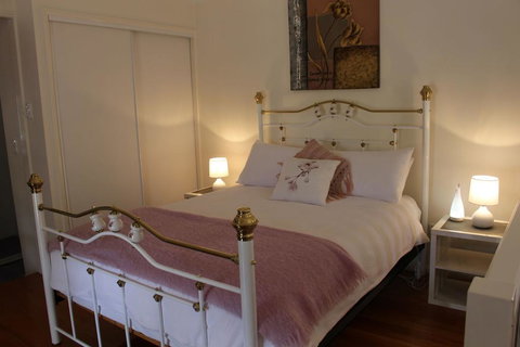 Granite Gardens Cottages & Lake Retreat - Travel Agents 1