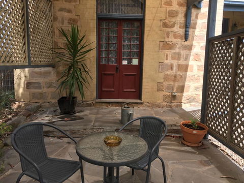 Granmas Cottage - Travel Search 3