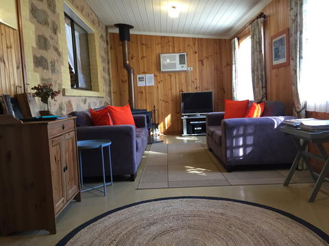 Granmas Cottage - Travel Search 2