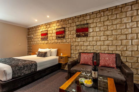 Great Divide Motor Inn - Cruises Travel 1