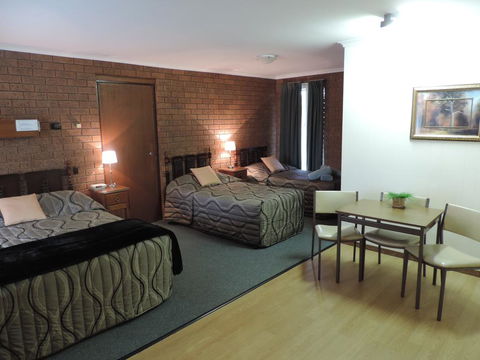 Greenacres Motel - Travel Agents 2