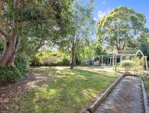 GUMS & ROSES - Family Home In The Heart Of Town. - Travel Search 2