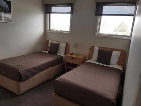 Hacienda Motel Geelong - Cruises Travel 1