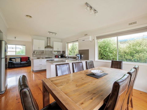 HAKUNA MATATA (No Worries) - Travel Search 3