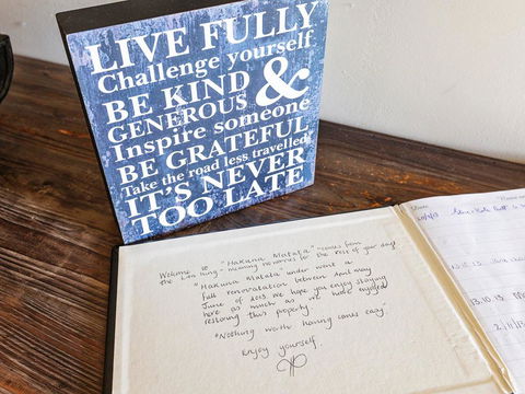 HAKUNA MATATA (No Worries) - Travel Search 1