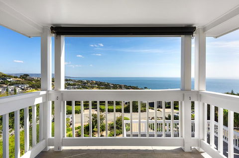 Hampton's Retreat Family Friendly, Water Views, Close To Beach With Heated Pool - Travel Search 2