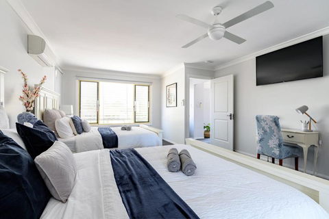 Hamptons Waterfront Getaway - Travel Search 2