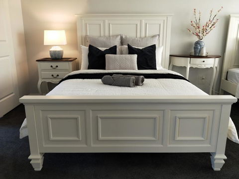 Hamptons Waterfront Getaway - Travel Search 3