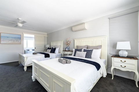 Hamptons Waterfront Getaway - Travel Search 1