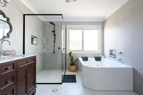 Hamptons Waterfront Getaway - Travel Search 0