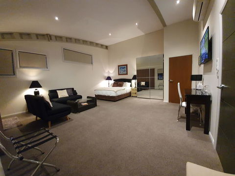 Hangar House Mudgee - Tourism Guide 2