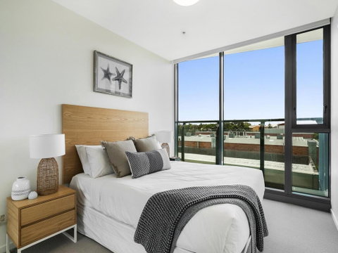 HARBOURSIDE- Hosted By: L'Abode Accommodation - Tourism Guide 2