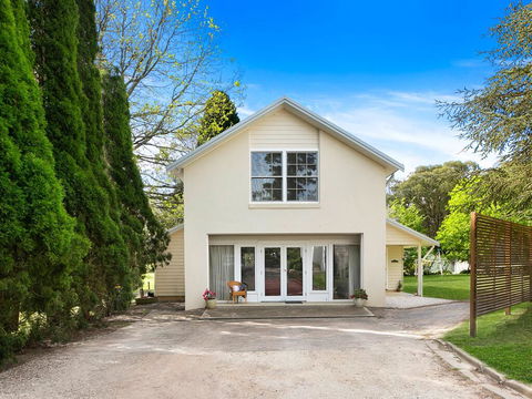 Hardigreen Park - Spacious With Tennis Court - Travel Search 0
