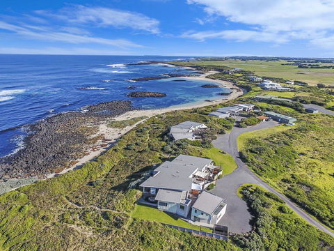 HEARN'S BEACHSIDE VILLA 3 - Travel Search 1