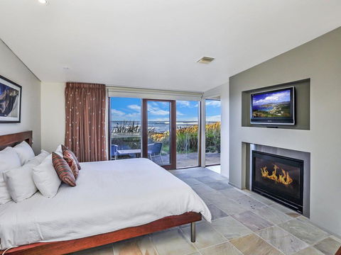 HEARN'S BEACHSIDE VILLA 4 - Travel Search 3