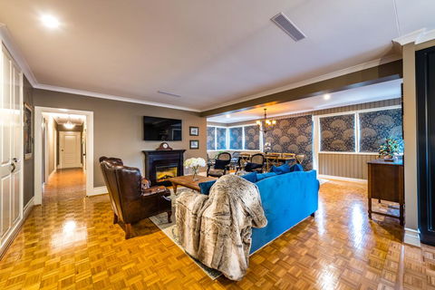 Hedge House - Luxury, Space, Style, Great Location - Cruises Travel 3