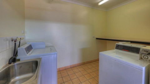 Heritage Lodge Motel - Travel Search 1