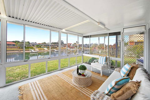 Hibbard Waterfront Escape - Travel Agents 0