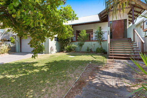 Hidden Escape On Casuarina Beech - Travel Search 2