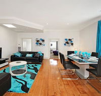 Hidden Gem in Cafe Strip Chadstone  King Bed - Travel Agents