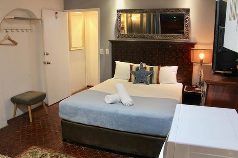 Hideaway Noosa Men Only Beach Resort - Travel Search 3