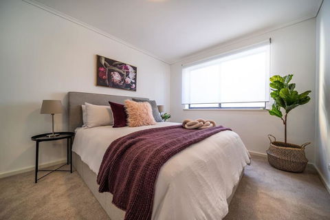 Higher Ground On Seaview-Superb Beach Lifestyle - Wifi - Metres From The Beach - Tourism Guide 1