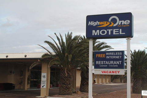 Highway One Motel - Travel Search 3