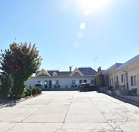 Hillview Motel - Travel Agents