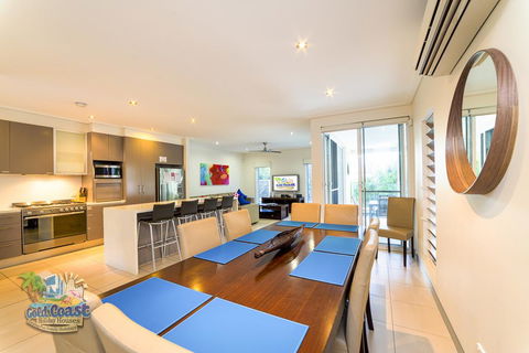 Holiday Home Bayhill Manor - Travel Search 3