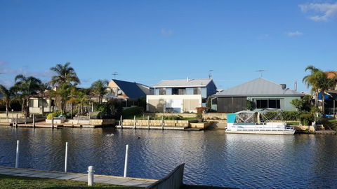 Holiday House - Travel Agents 0